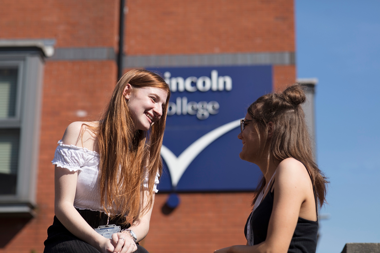 Students outside Lincoln College